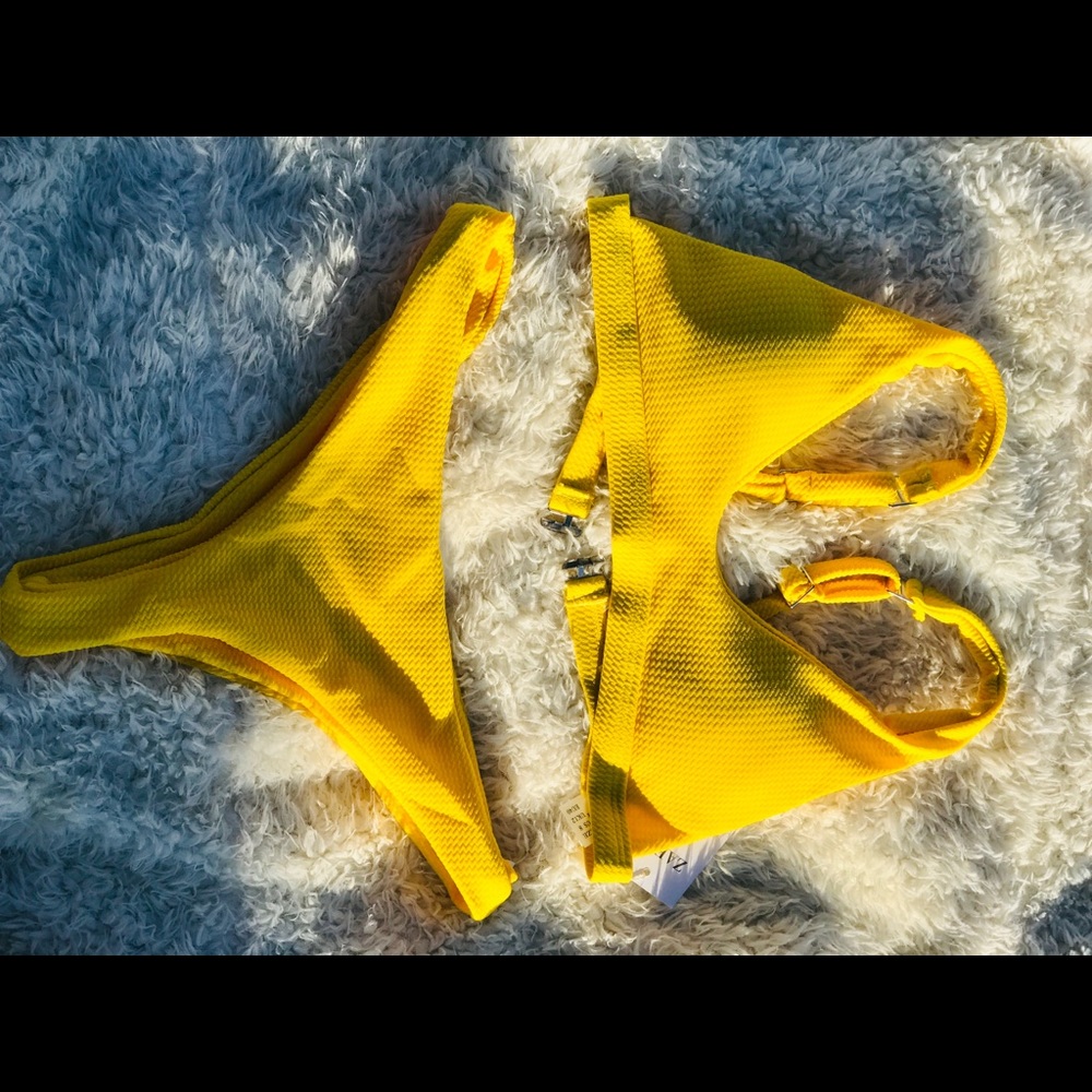 Bathing suits - Picture 3 of 5